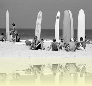 Surfers at Wanda, Jeff Carter, c1964. Mitchell Library, State Library of New South Wales: PXD 1070 no 85.<br/>© Estate of Jeff Carter++
