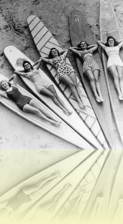 Surf sirens, Manly beach, Ray Leighton, 1938–1946. National Library of Australia++