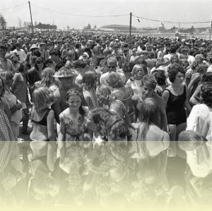 Little Pattie concert, Bondi surfing championship, Ron Perrott, 1963. Courtesy and © Estate of Ron Perrott++